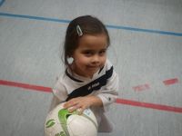 09 Kinderbild erster Ballkontakt.JPG